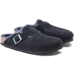 Shop Birkenstock Boston En Fourrure D'Agneau Midnight