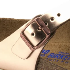 Shop Birkenstock Gizeh Lit De Pied Souple Metallic Copper