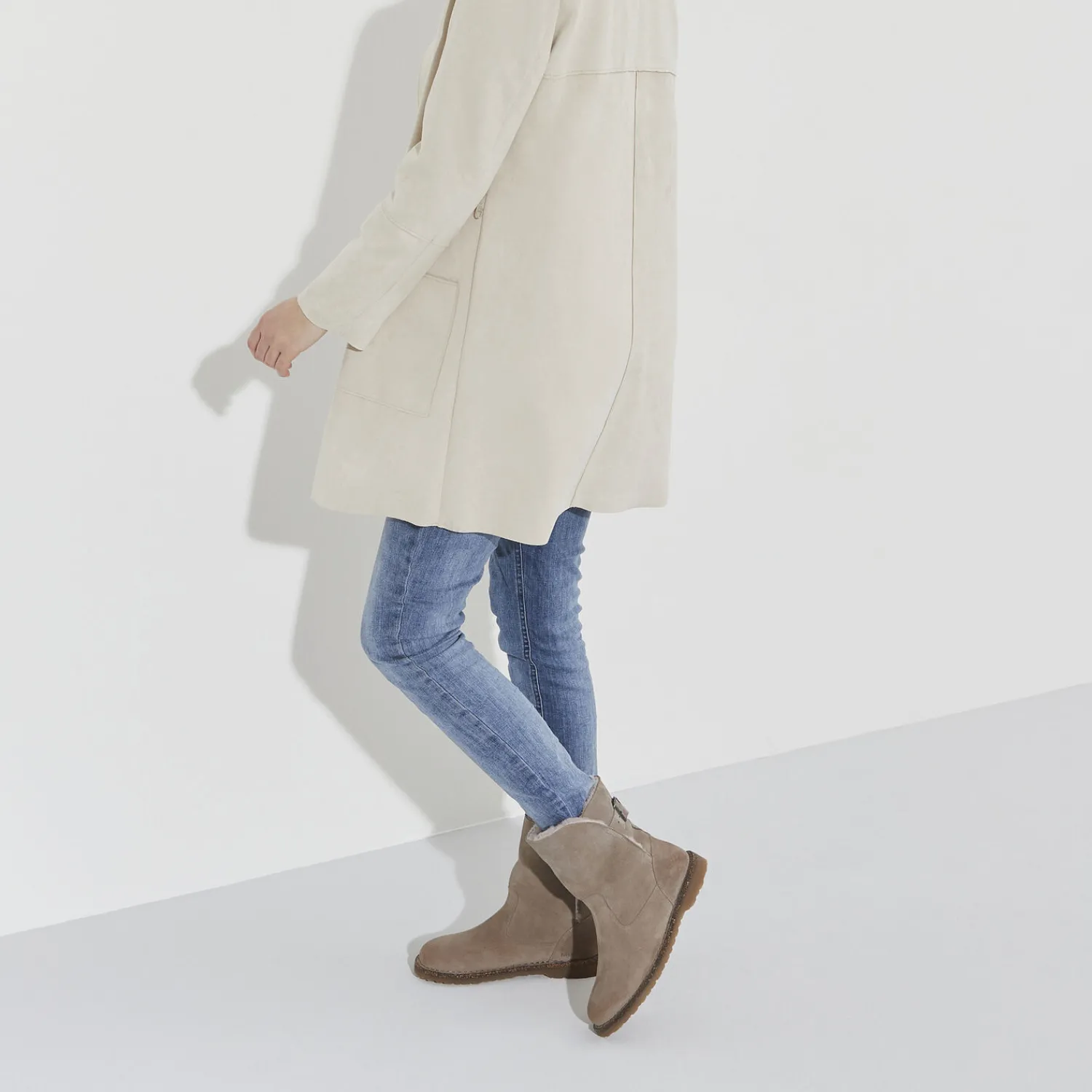 Shop Birkenstock Uppsala En Fourrure D'Agneau Gray Taupe